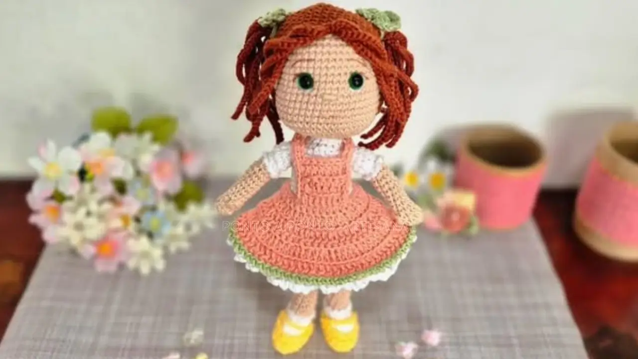 Boneca em Amigurumi: Encanto Artesanal em Cada Detalhe 