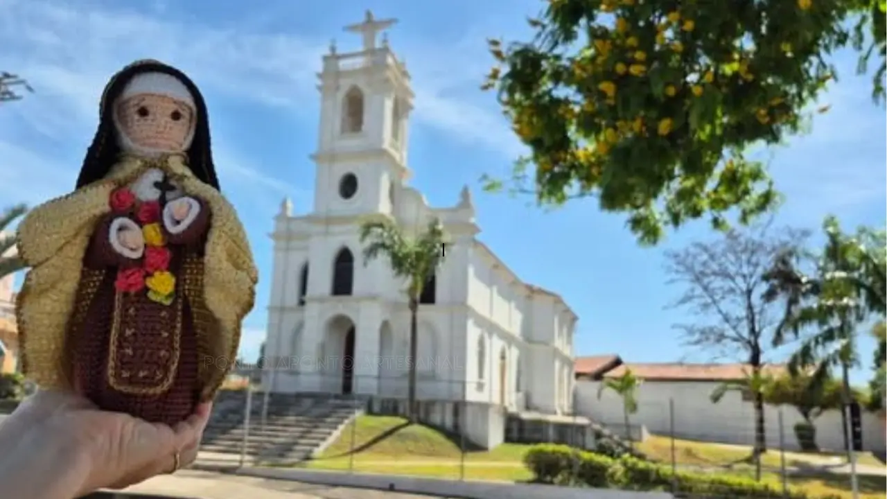 Santa Teresinha do Menino Jesus em Amigurumi: Fé, Doçura e Devoção em Fios 